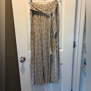 Aakaa Black and White Floral Wide-Leg Jumpsuit